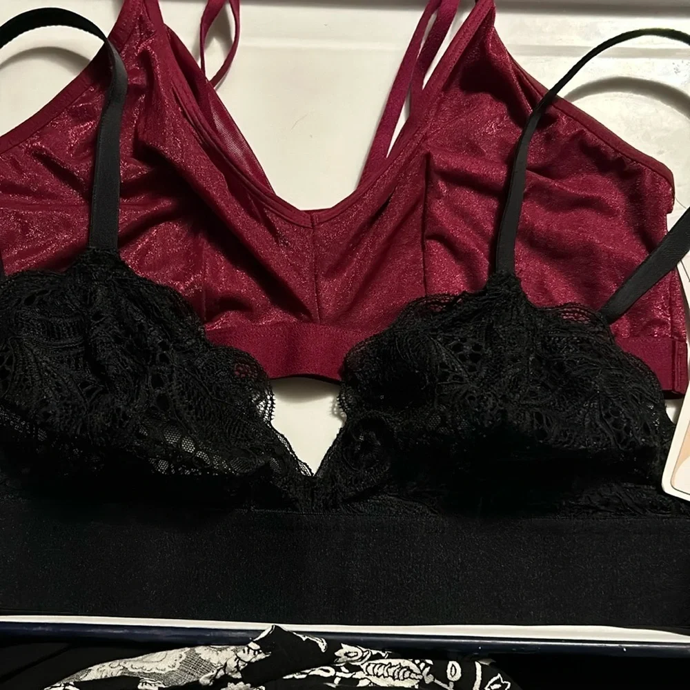 Set of 2 bralettes NWT large